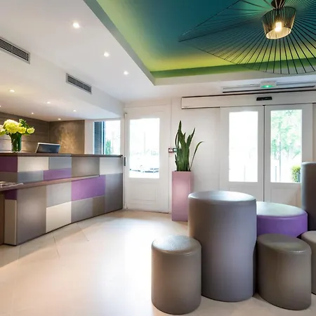 Acanthe - Billancourt ホテル